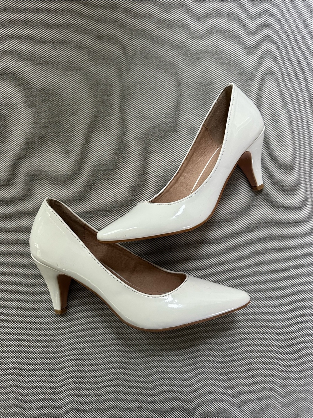 Bridal Classic Women's Pointed-Toe Patent Pumps in Ivory